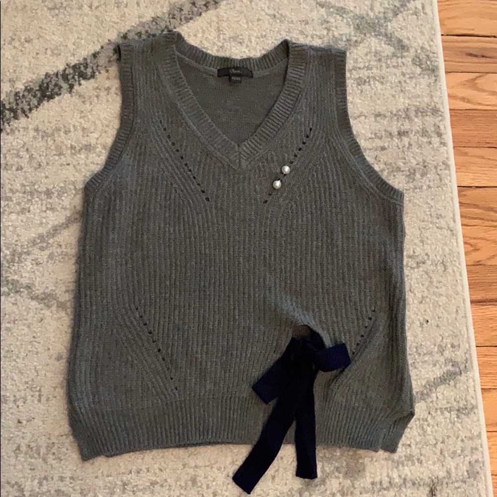 Beautiful wool sweater vest! New without tag